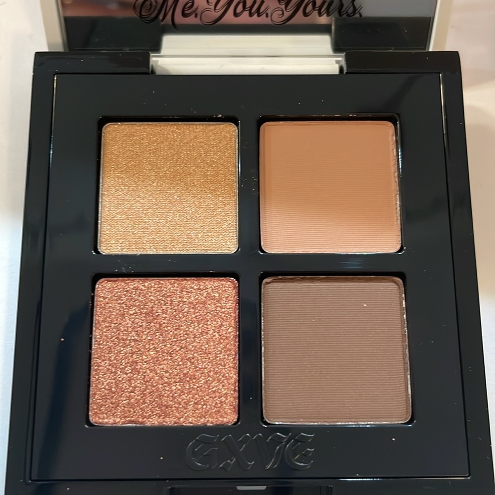GXVE Eye See In Color multidimensional eyeshadow quad in shade Just A Girl.
